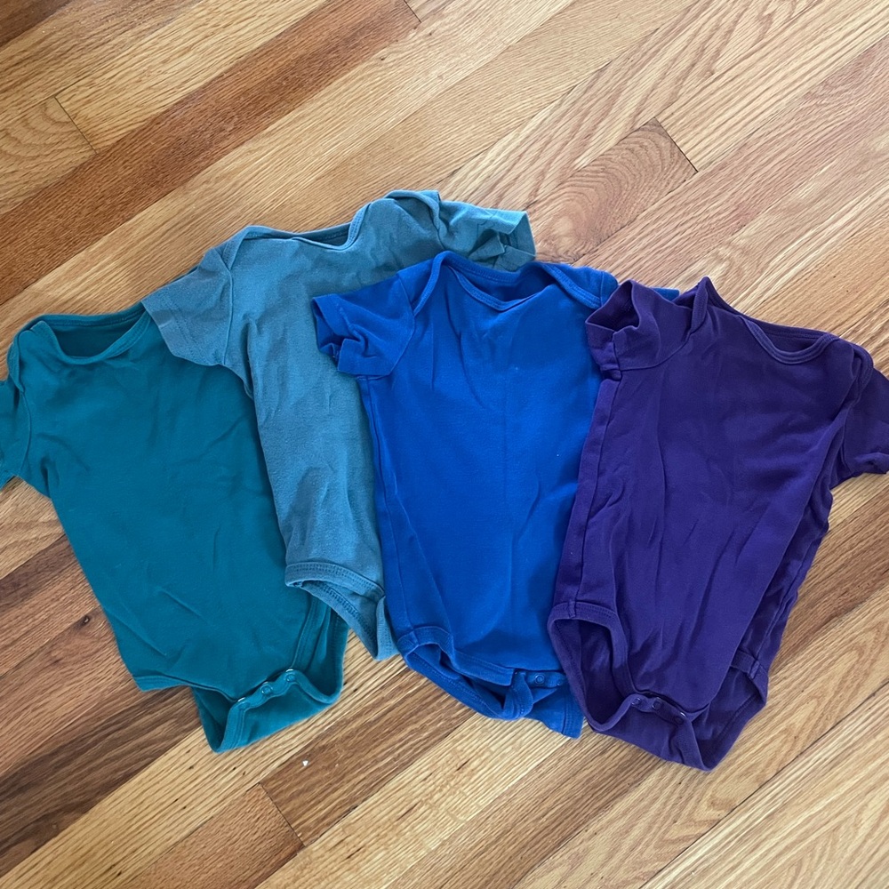 Bodysuits/Onesies